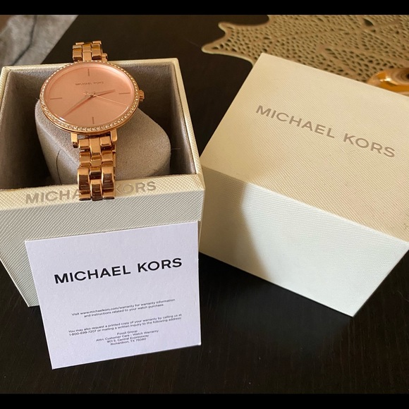 ✨Authentic-Michael Kors ✨woman’s BRAND NEW watch - Picture 2 of 5